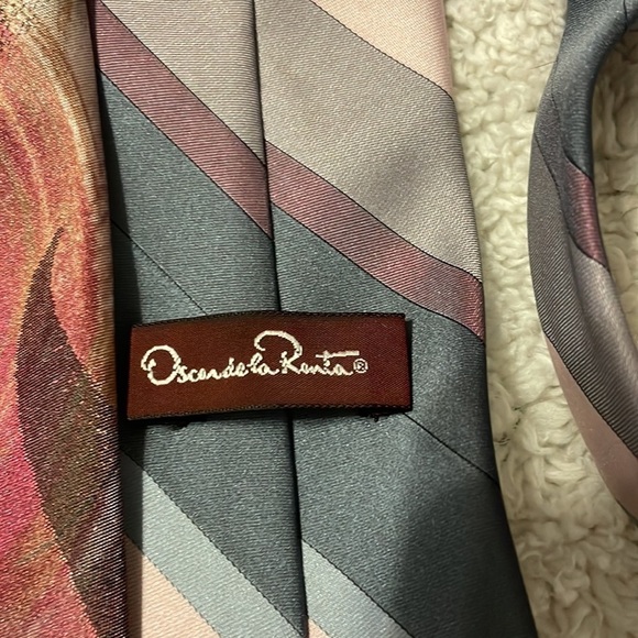 Oscar de la Renta Tie Bundle Silk and Polyester paisley Striped Abstract design - Picture 5 of 16